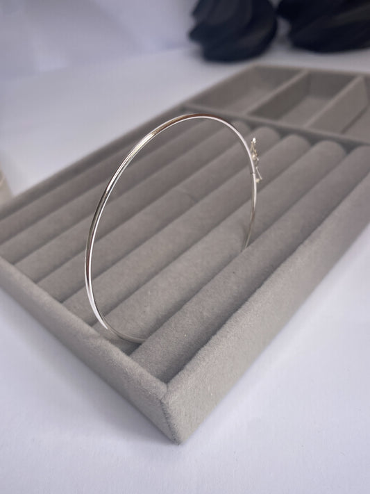 Bracelete ELORIS —  Fio Redondo com Trava de Segurança