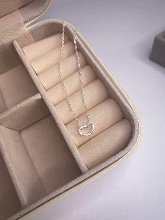 Colar ELENZA — Elo Cadeado com Coração Passante