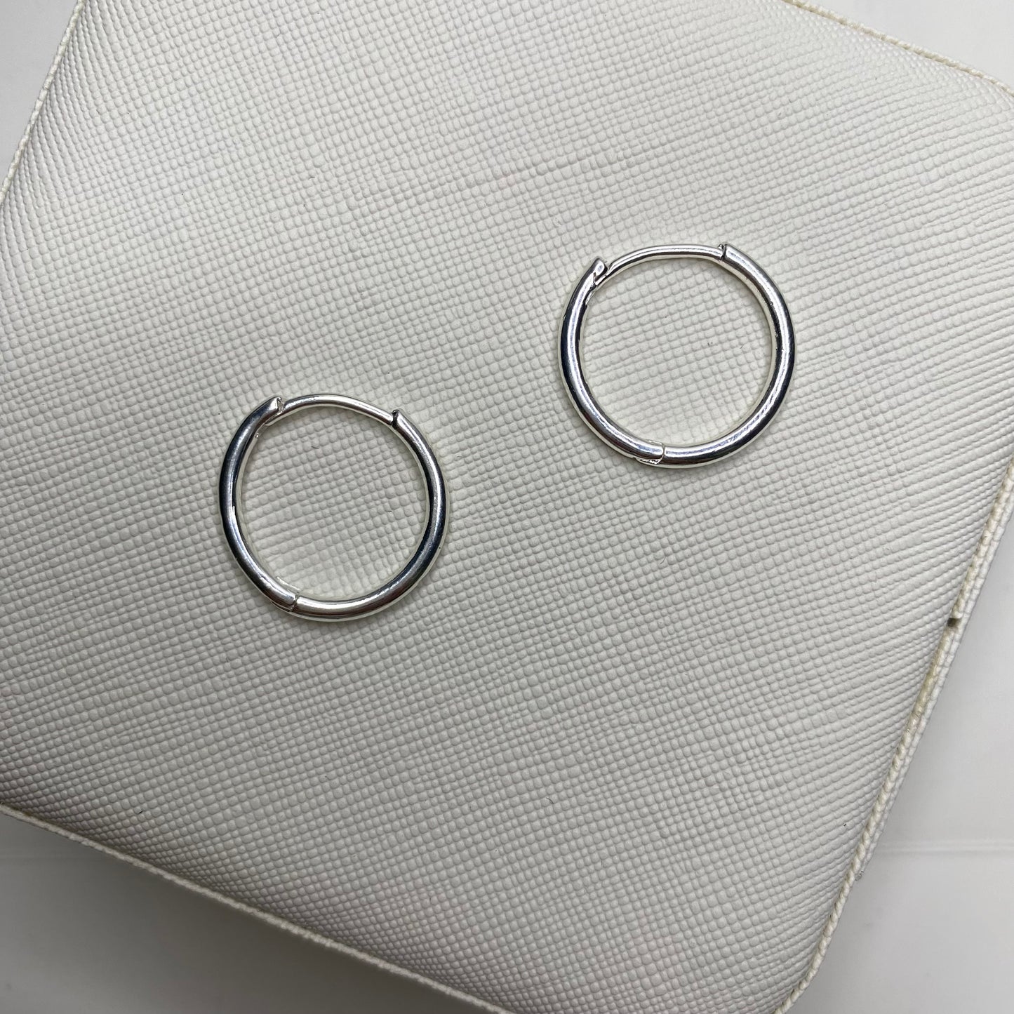 Argola de click fina - pequena