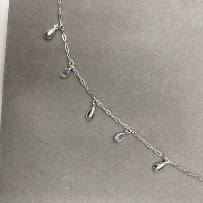 Pulseira com pingente de gotas