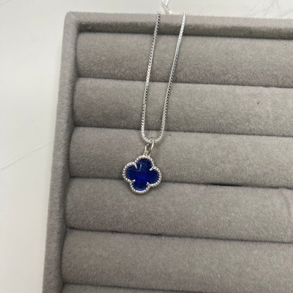 Colar com trevo azul (Virgínia)