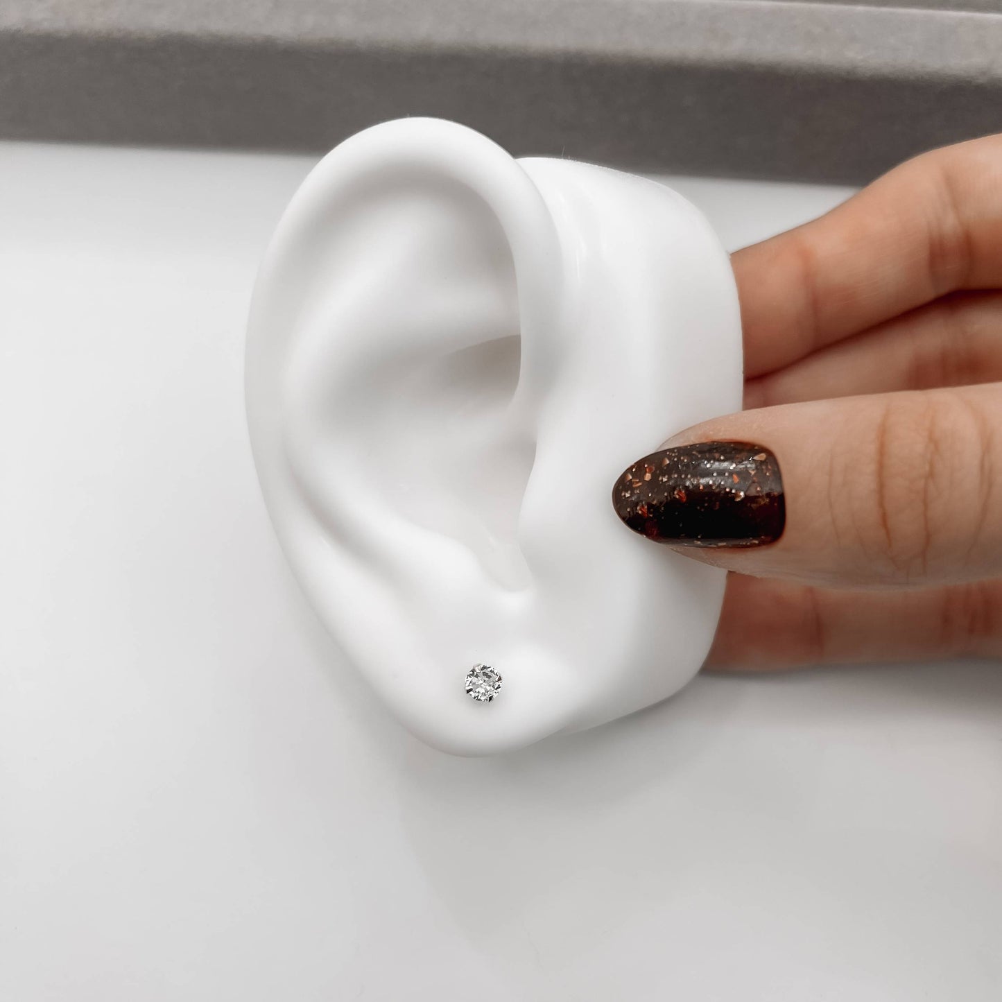 Brinco Zircônia Cristal 4mm - Elara