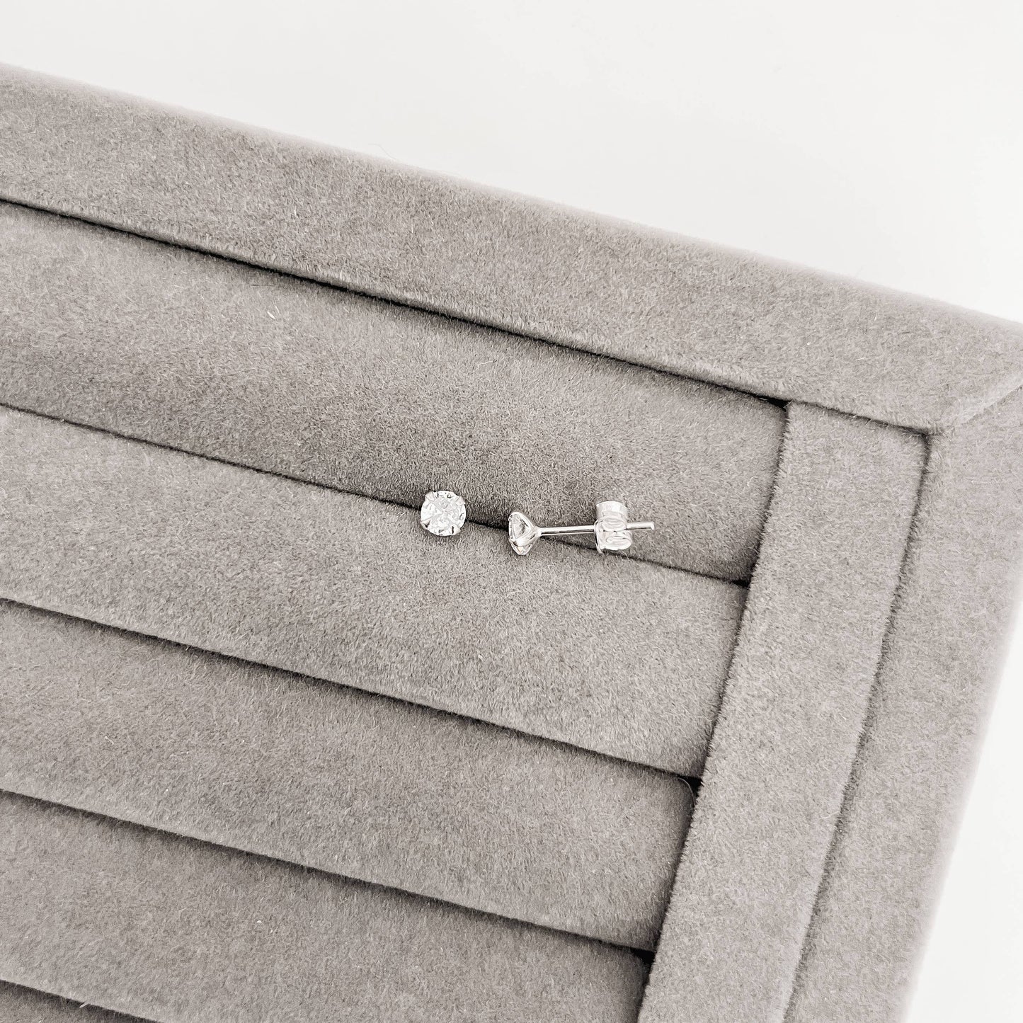 Brinco Zircônia Cristal 4mm - Elara