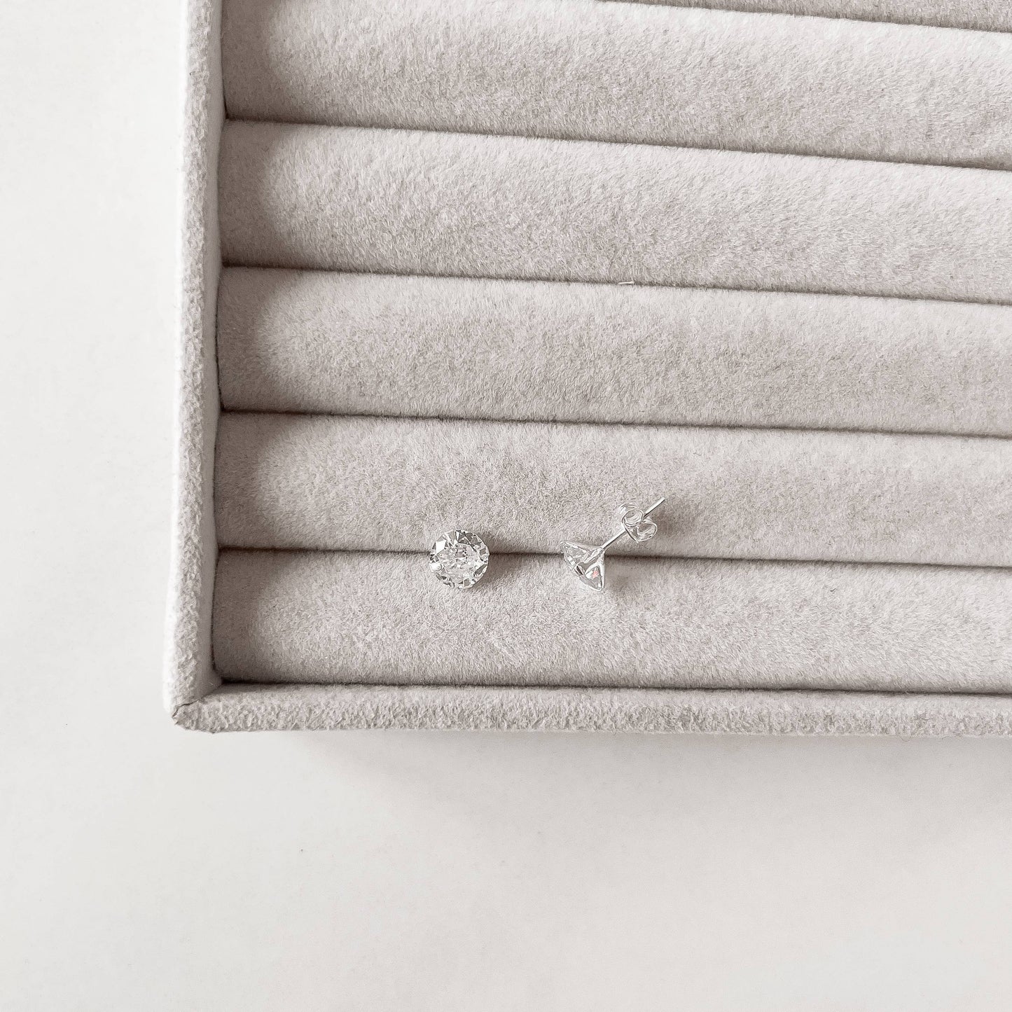 Brinco Zircônia Cristal 7mm - Elara