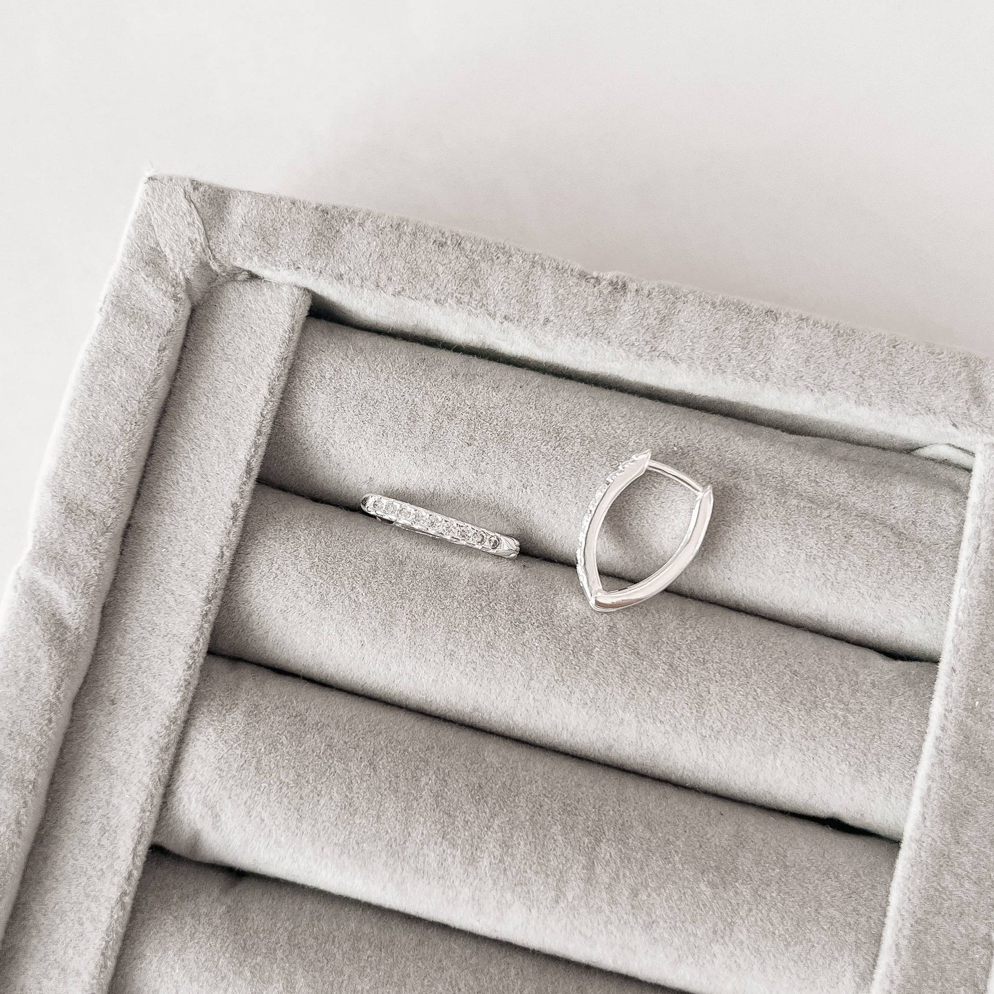 Brinco Argola navete cravejado - Elara