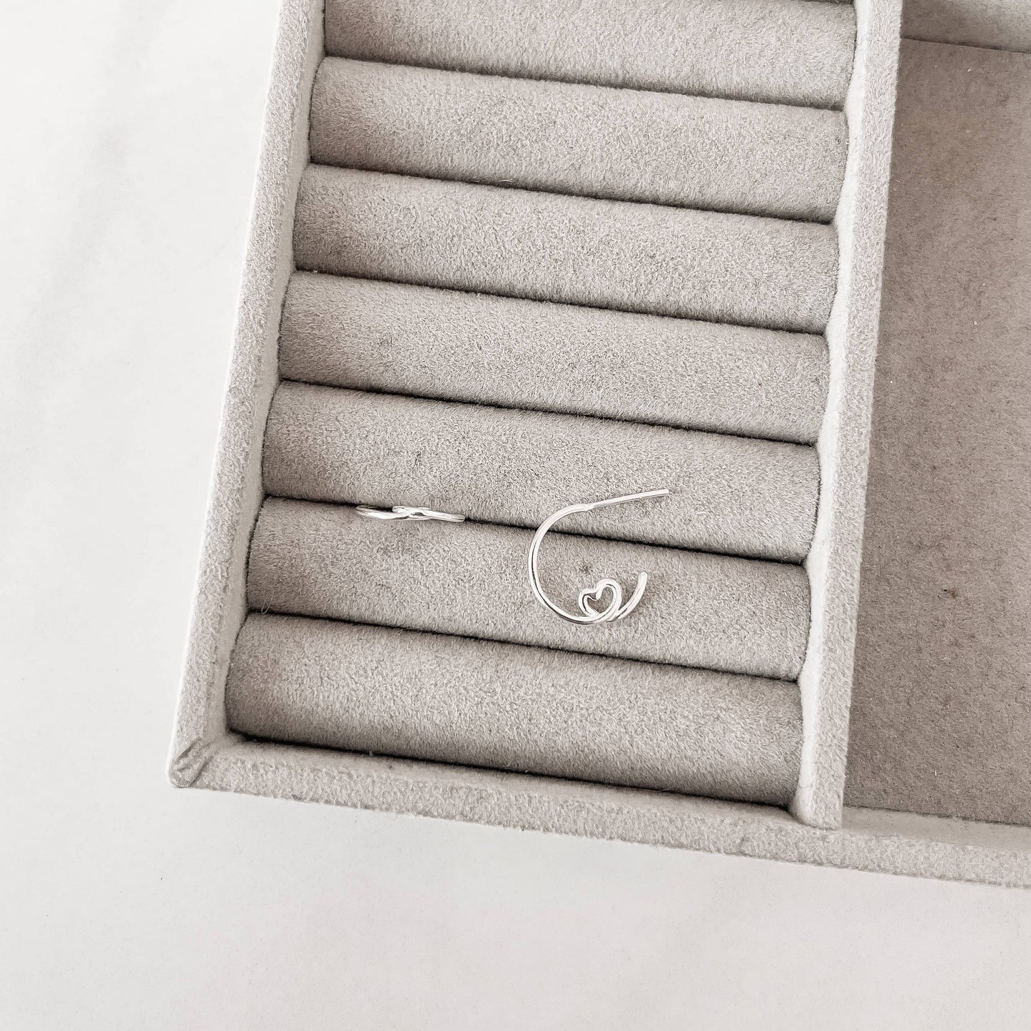 Brinco Argola com volta coração - Elara