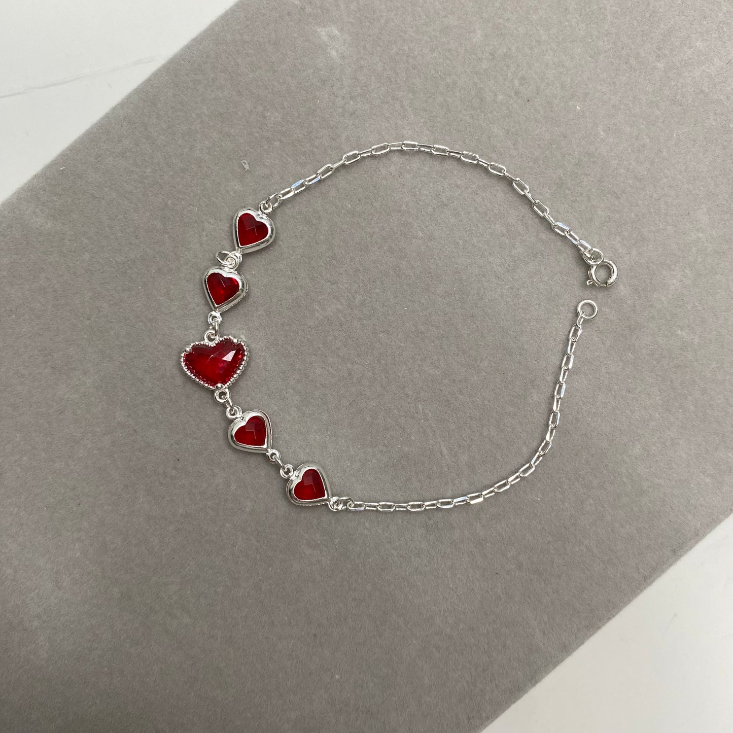 Pulseira de corações vermelho