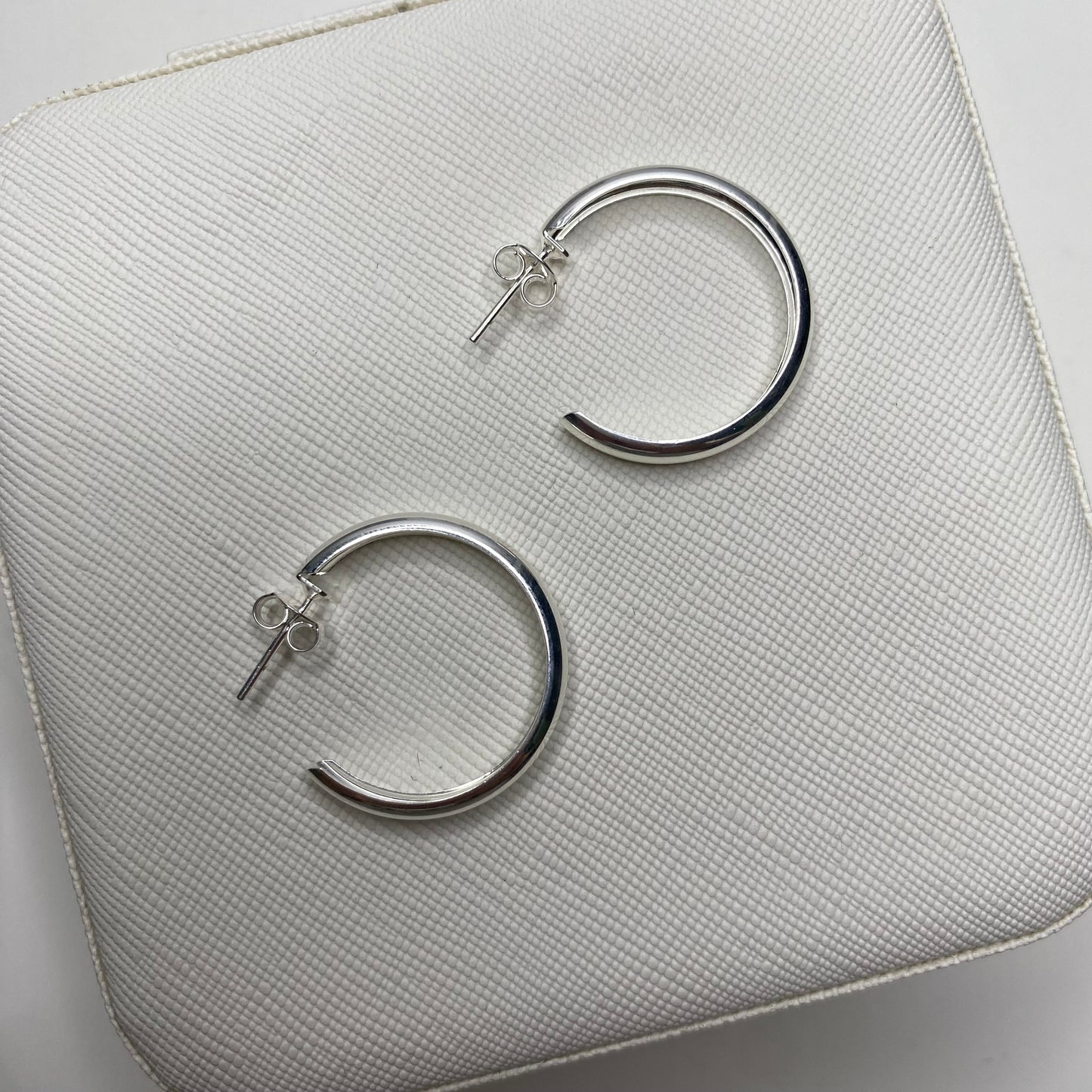 Argola com tarraxa - Média