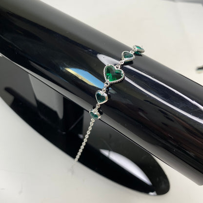 Pulseira com corações verde