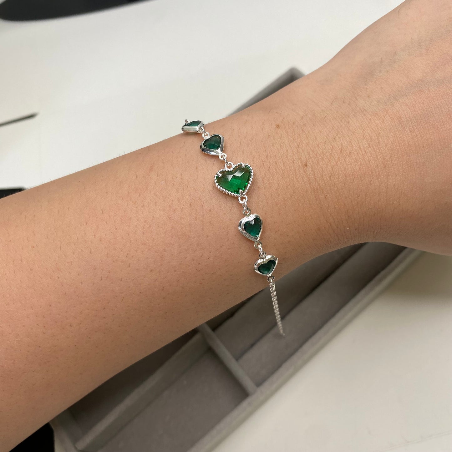 Pulseira com corações verde