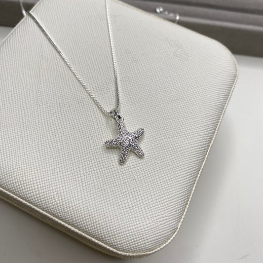 Colar com pingente de estrela do mar