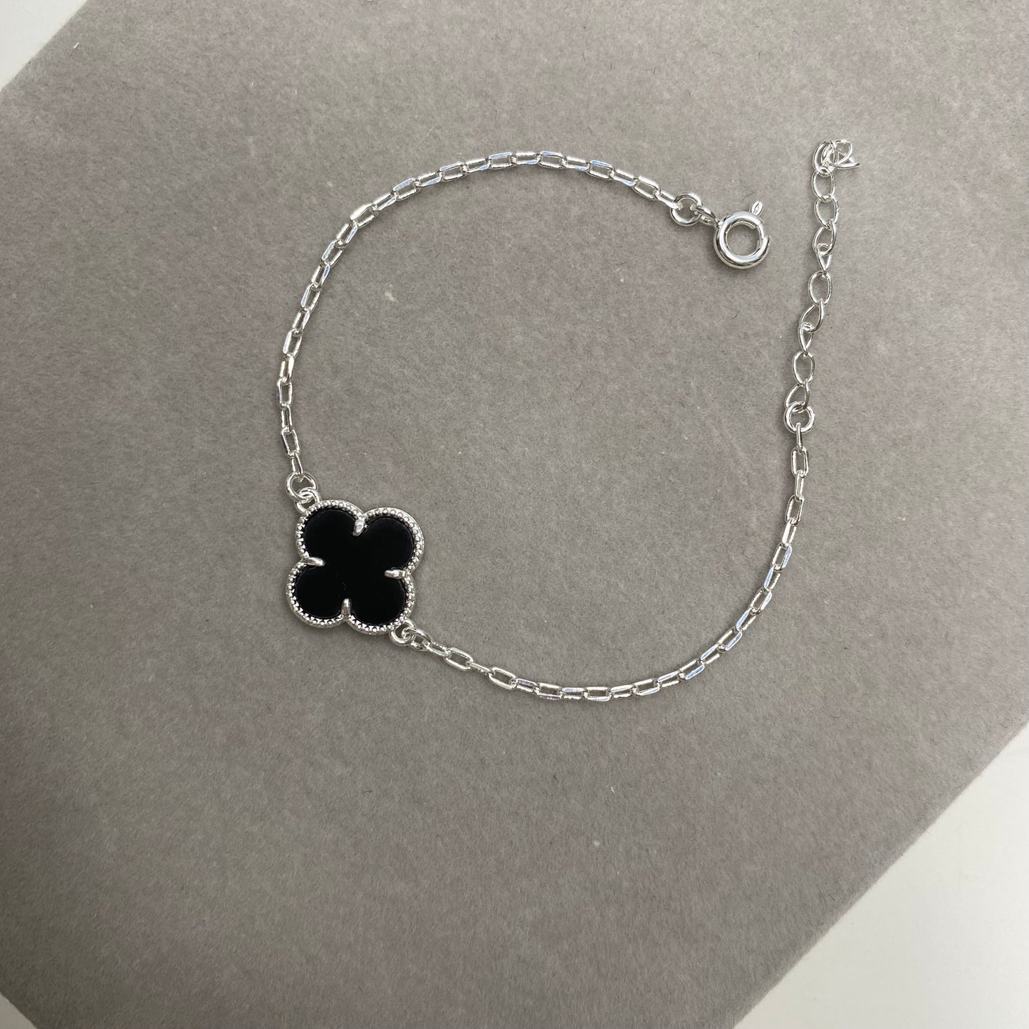 Pulseira trevo - preto (Virgínia)