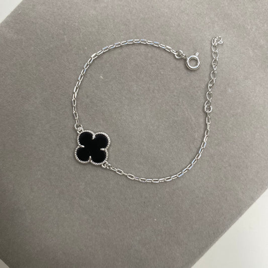 Pulseira trevo - preto (Virgínia)