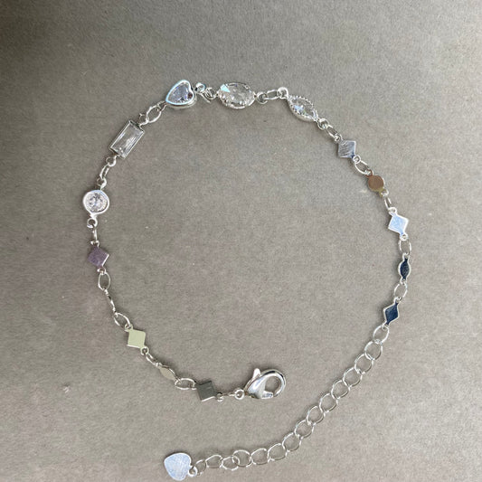 Pulseira com zircônias em mix de formatos