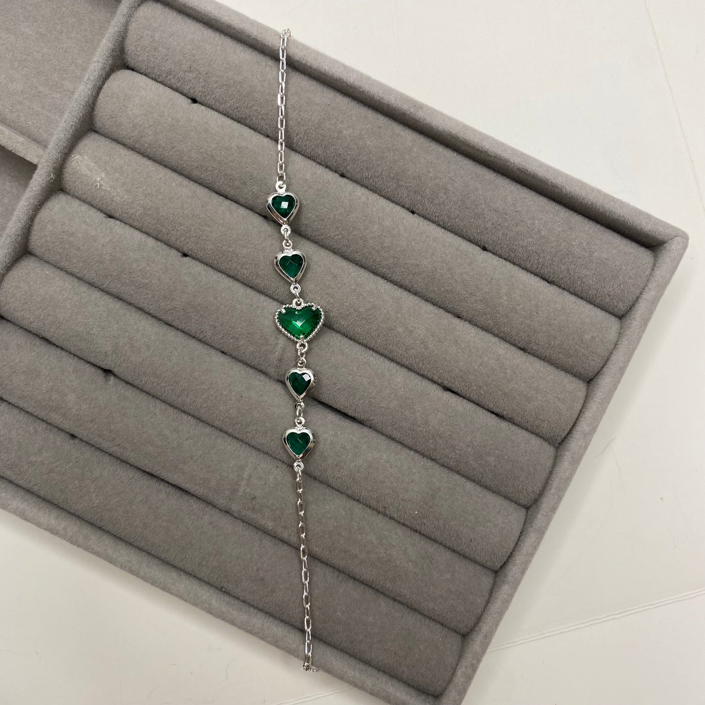 Pulseira com corações verde