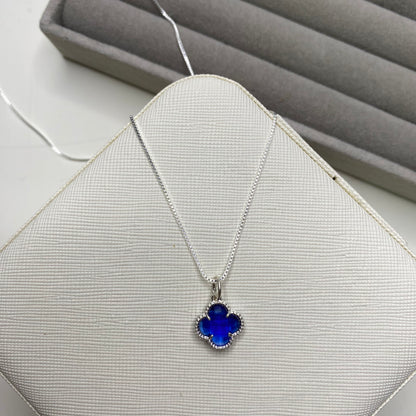 Colar com trevo azul (Virgínia)