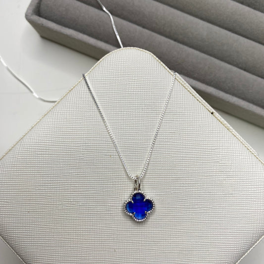 Colar com trevo azul (Virgínia)